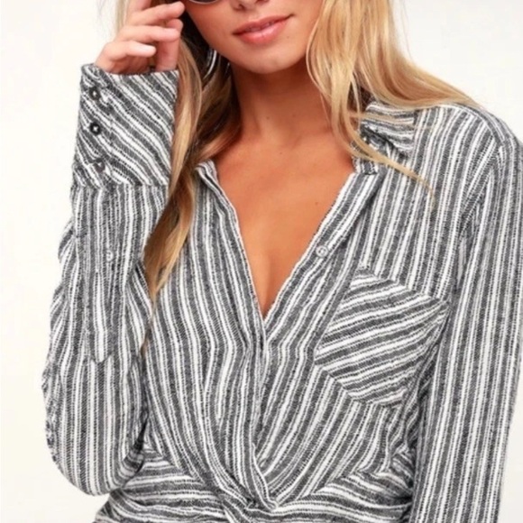 Free People Lust For Life Crop Top Sz S Twist Front Stripe Black White EUC - Picture 2 of 16